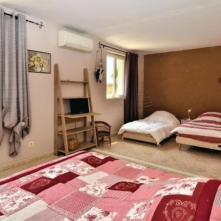 Stunning In Montaren Et St Mediers Serviers-et-Labaume