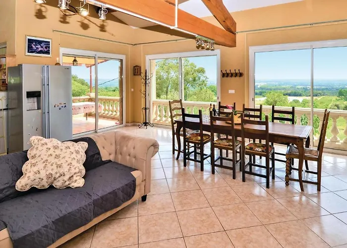 Holiday home Gorgeous In Montaren Et St Mediers Serviers-et-Labaume
